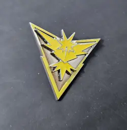 Pokemon TCG Team Instinct Zapdos Pokemon GO Limited Edition Official Pin - Image 2