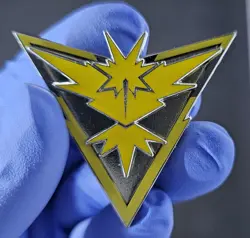 Pokemon TCG Team Instinct Zapdos Pokemon GO Limited Edition Official Pin - Image 3