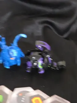 Bakugan Lot 4 With Magnetic Cubes And Cards - Image 2