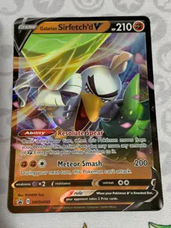 C1298 POKEMON TCG GALARIAN SIRFETCH'D V NM HOLO CARD #SWSH043 SWORD SHIELD PROMO - Image 1