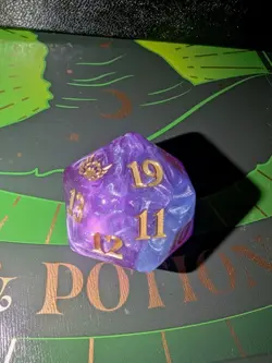 MTG Dice Streets of New Capenna Bundle Die - Purple spindown die D20 - Image 1