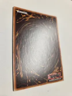 Blue-Eyes White Dragon LCKC-EN001 (Version 2) Ultra Rare Yugioh SDK Art NM - Image 4