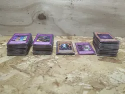 Vintage Yu Gi Oh 1st edition 100+ Foiled and 200+ cards - Image 4