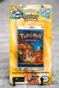 34.38g - Pokemon 1999 WOTC Base Set Unlimited Booster Blister Pack Charizard - Image 2