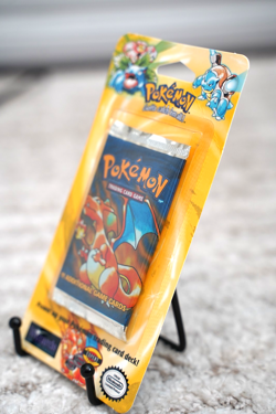 34.38g - Pokemon 1999 WOTC Base Set Unlimited Booster Blister Pack Charizard - Image 4