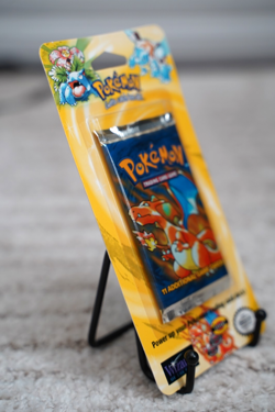 34.38g - Pokemon 1999 WOTC Base Set Unlimited Booster Blister Pack Charizard - Image 5
