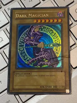 Yugioh Dark Magician SDY-006 HP/DMG Unlimited Ultra Rare - Image 1