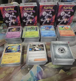 Pokemon Destined Rivals Bulk Lot of 590 Cards (Non-holo Pkmn/Trainer/Energy) - Image 1