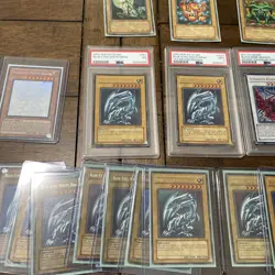 Blue Eyes White Dragon Psa 9 Spanish 1st With 25 Eng Versions & More! Yugioh Lot - Image 5