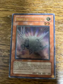 Herald of Purple Light (UTR) EOJ-EN019 Enemy of Justice 1st Edition - Image 1