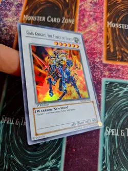 Yu-Gi-Oh! Gaia Knight, the Force of Earth 5DS1-EN042 Super Rare 1st Edition NM - Image 2