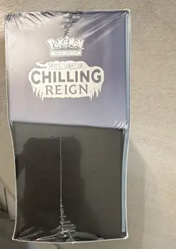 Pokemon TCG Sword & Shield Chilling Reign Elite Trainer Box 65 Sleeves - Image 3