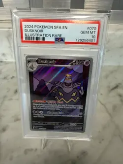 2024 POKEMON SFA EN-SHROUDED FABLE ILLUSTRATION RARE #070 DUSKNOIR PSA 10 - Image 1