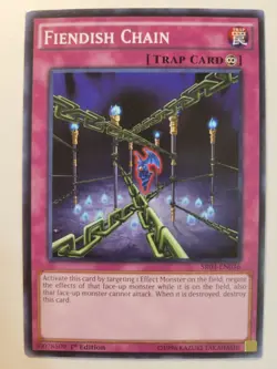 Fiendish Chain - SDFC-EN036 - Common 1st Edition New Freezing Chains Yugioh LP - Image 1