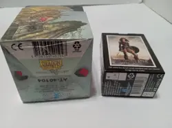 Wonder Woman matte standard ATM Sleeves and Dragon Shield Nest 100 deck cube - Image 4