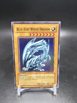 Yugioh - Blue-Eyes White Dragon DPKB-EN001 1st Edition SUPER LP/NM X1 - Image 1