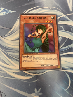 YUGIOH - GODDESS OF WHIM - COMMON - GLD4 - LIMITED - NM - GERMAN - Image 1
