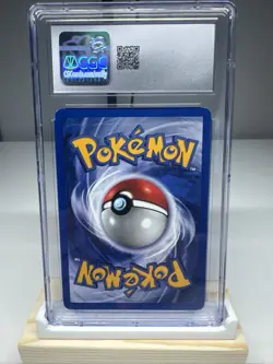 Squirtle 68/82 Team Rocket 2000 WOTC Pokemon CGC 8 Vintage - Image 2