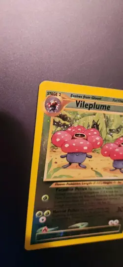 Vileplume 17/18 Southern Islands 2001 Holo Rare SWIRL Pokemon Card TCG - Image 3