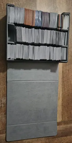 1000+ Magic the Gathering MTG Card Lot with Case and Dragon Shield Sleeve - Image 5