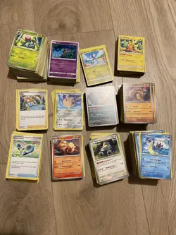 Pokemon TCG Bulk Bundle Trading Card roughly 1000 Cards - Image 1