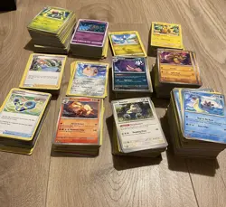 Pokemon TCG Bulk Bundle Trading Card roughly 1000 Cards - Image 3
