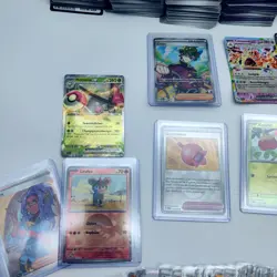Pokemon 1100+ Karten Sammlung Modern Bulk + Mappe Prismatische Entwicklungen ex - Image 3