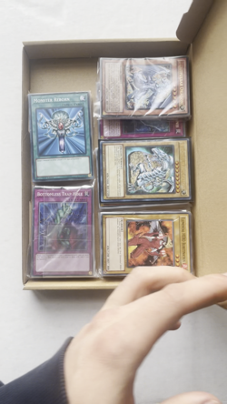 Yugioh 200 Cards Bundle 20 Rare 20 Holos + 1 BLUE-EYES WHITE DRAGON Collection - Image 2