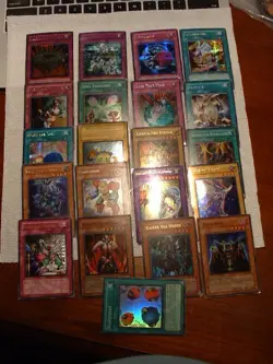 YU-GI-OH HOLOGRAPHIC CARD LOT - Image 1