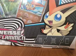 Pokemon Schwarze Blitze & Weisse Flammen Victini Illustrations Kollektion NEU - Image 3