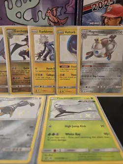 Hidden Fates Shiny Vault: 19 Holo Rare Shiny Lot!!! Pokemon TCG Near Mint - Image 3