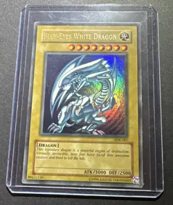Yu-Gi-Oh! TCG Blue-Eyes White Dragon SDK-001 Ultra Rare Unlimited Damaged - Image 1