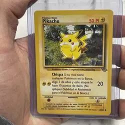 Pokemon TCG Pikachu 60/64 Jungle Red Cheeks Spanish Card Pokemon Vintage LP+ Vtg - Image 1