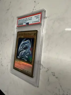 Yu-Gi-Oh! Blue-Eyes White Dragon Maximum Gold 1st Edition Gold Rare PSA 9 - Image 3
