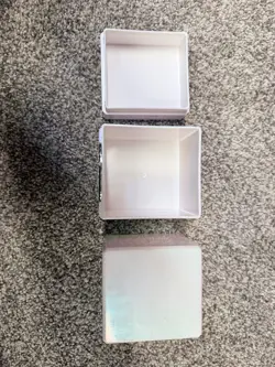 Ultra Pro Satin Tower Deck Box Iridescent Pearl White - Image 2