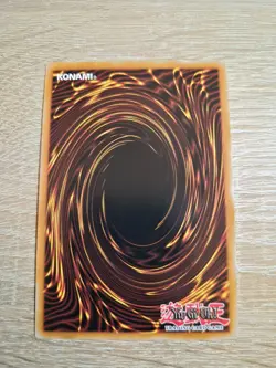 YuGiOh - Dark Magician - YUCB-EN001 - Near Mint - Ultra Rare - Image 2