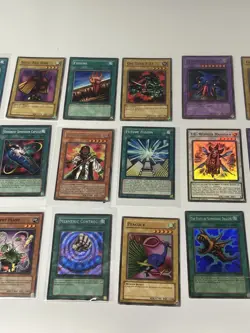 Yu-Gi-Oh! TCG MIXED CARD LOT RARE VINTAGE HOLO FOIL 90s 2000s - Image 4