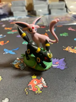 Umbreon Espeon Sleeves Mini Figure & Pin Pokemon Prismatic Evolutions Collection - Image 2