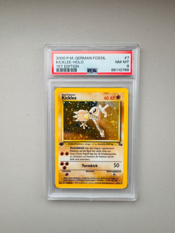 Kicklee Holo 1. Edition #7 | Pokemon Fossil Deutsch | PSA 8 - Image 1
