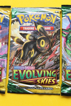 POKEMON SWORD AND SHIELD EVOLVING SKIES 4 PACKS SEALED - Image 3