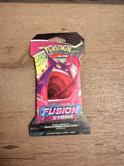 Pokemon TCG: Sword & Shield-Fusion Strike Sleeved Booster Pack - 10 Cards - Image 1