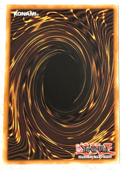 Blue Eyes White Dragon SDBE-EN001 Ultra Rare Yugioh Card MINT - Image 2