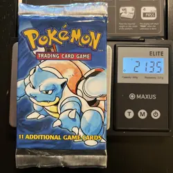21.35 HEAVYU Wizards of the Coast Pokemon Base Set Booster Pack 742818061582 - Image 1