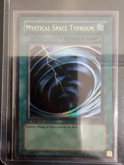 (8) 1996 Yu-Gi-Oh Original Holo Cards - Dark Magician, Blue-Eyes White Dragon, + - Image 4