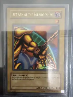 (8) 1996 Yu-Gi-Oh Original Holo Cards - Dark Magician, Blue-Eyes White Dragon, + - Image 5