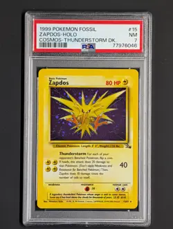 1999 POKEMON FOSSIL ZAPDOS-HOLO COSMOS PSA 7 NM #15/62 - Image 1