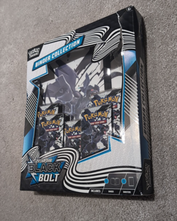 Pokemon TCG Scarlet & Violet Black Bolt Binder Collection & 5 Booster Packs Pack - Image 4
