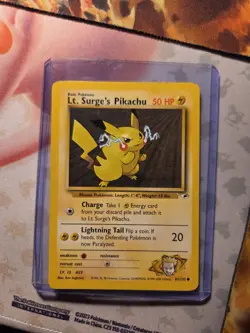 Lt. Surge's Pikachu - 81/132 - Pokemon Gym Heroes Unlimited Card WOTC - MP WOW W - Image 1