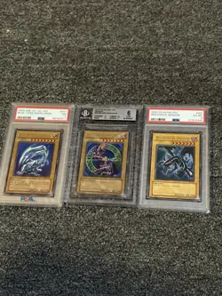 Yu-Gi-Oh Blue-Eyes White Dragon Dark Magician & Red-Eyes Black Dragon 3xSet - Image 1