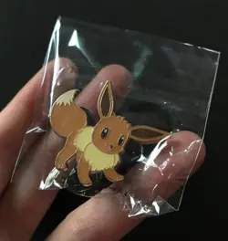 Eevee Pin Badge Pokemon Metal 2021 Evolving Skies Centre ETB Elite Trainer NEW - Image 3